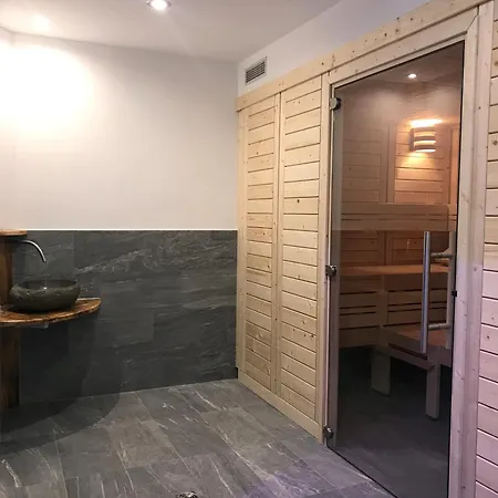 Hotell Pirovano 3*